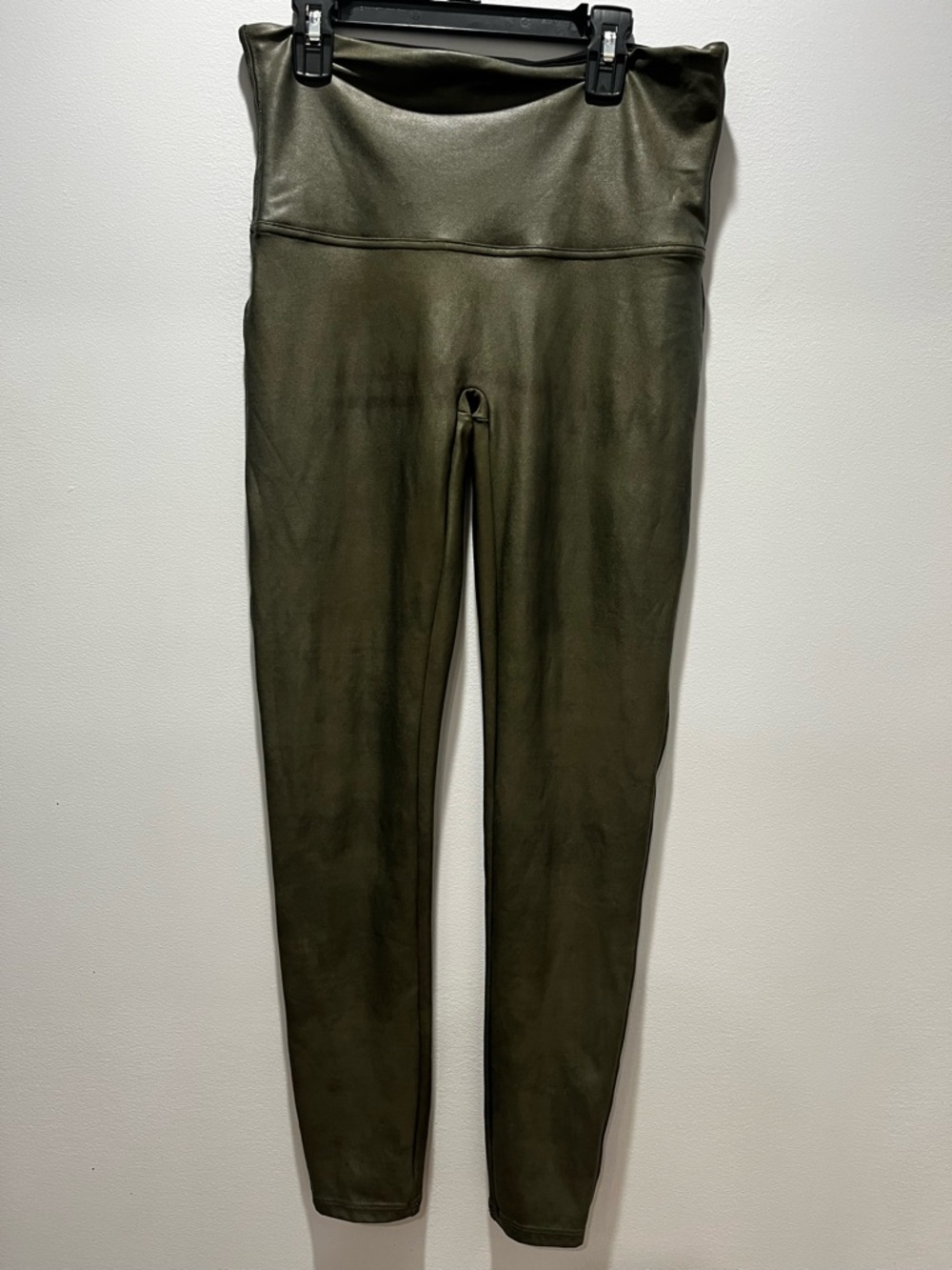 Spanx Faux Leather Olive Green‎ Shiny Slimming Shaping Leggings Women’s XL.